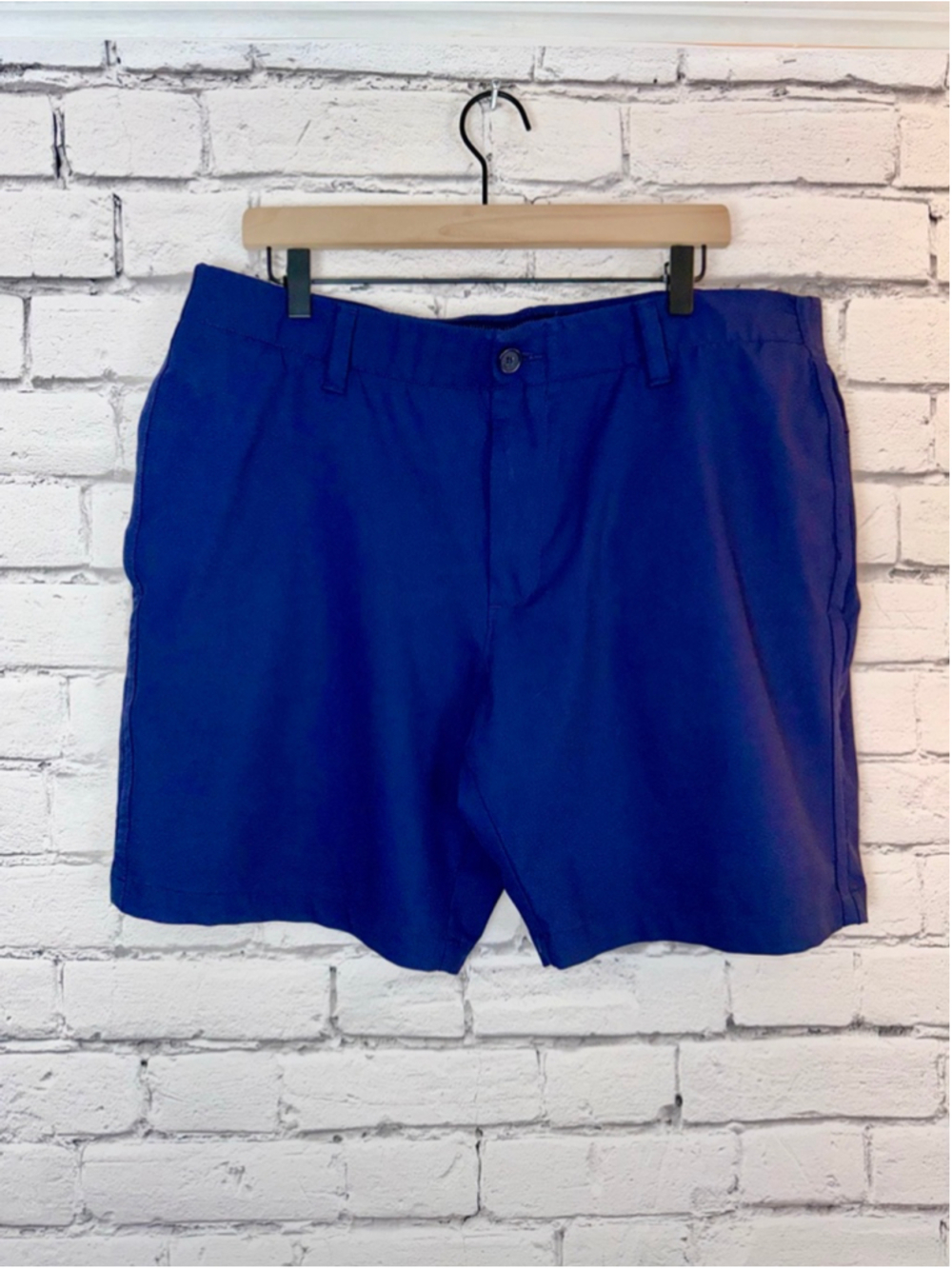 Men's Under Armour Shorts size 38 Blue Flat Front Shorts Golf Shorts 8in inseam